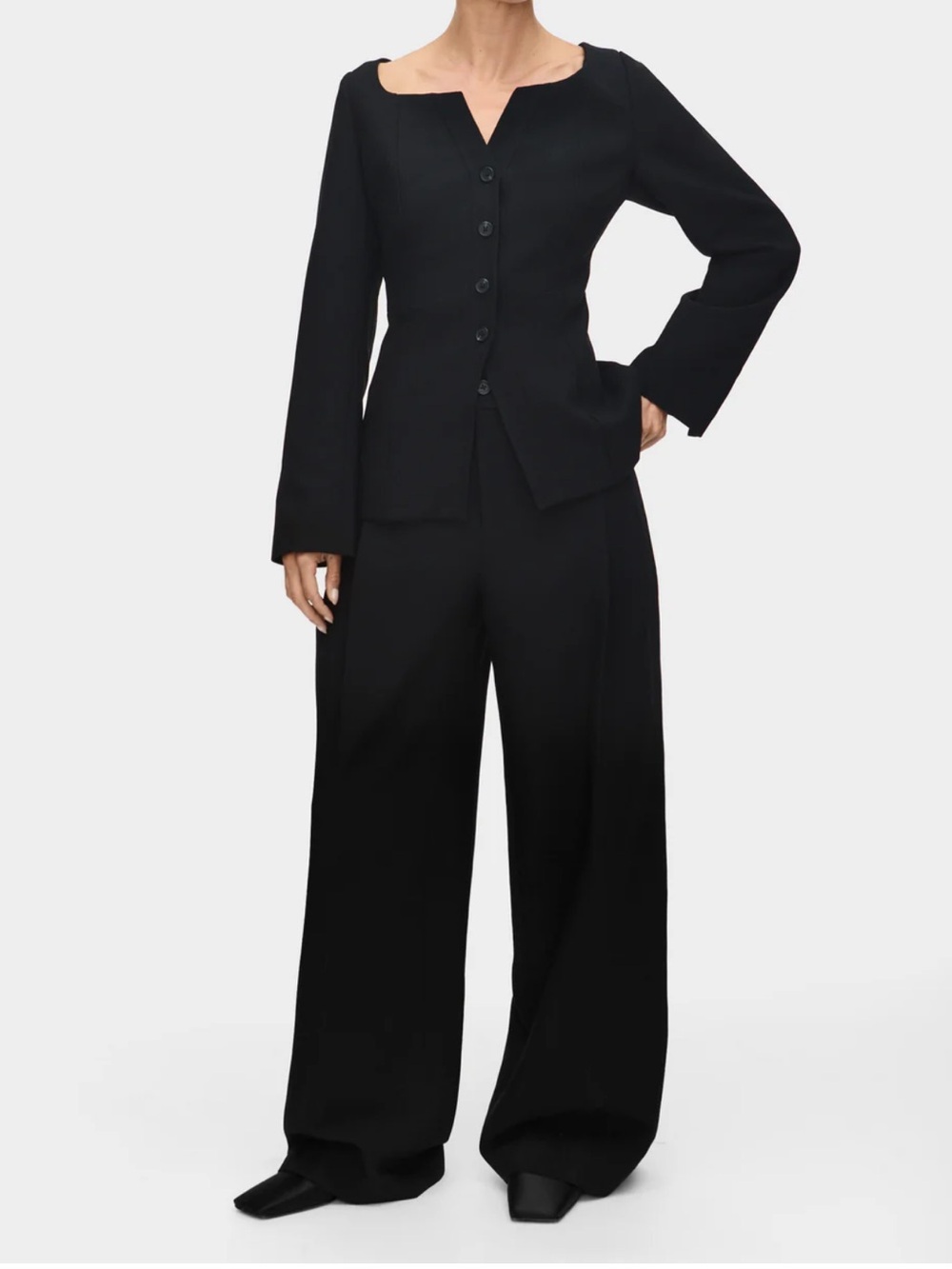 ALIGNE black tailored suit.